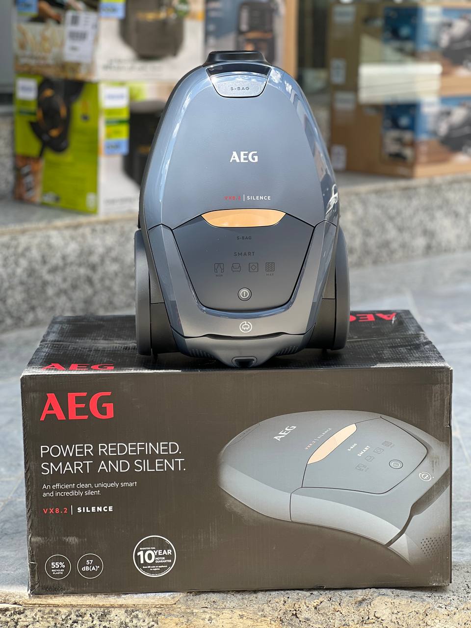 جاروبرقی آاِگ AEG مدل VX82-1-5DB