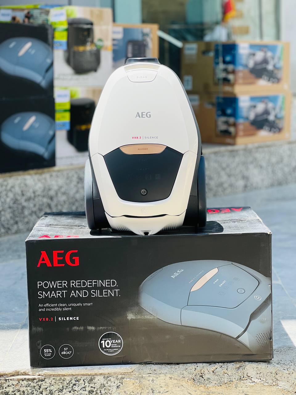 جاروبرقی آاِگ AEG VX82-1-ALR